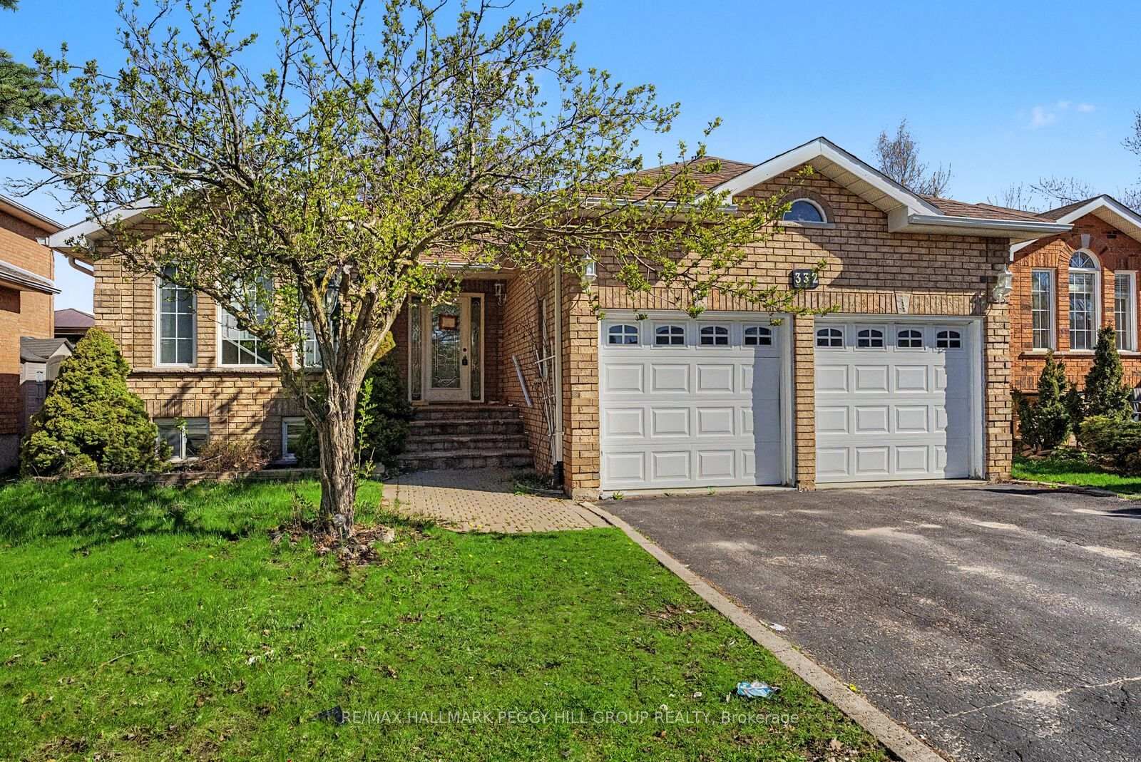 Photo de la propriété:  332 Harvie Road Upper  ON L4N 8H7 
