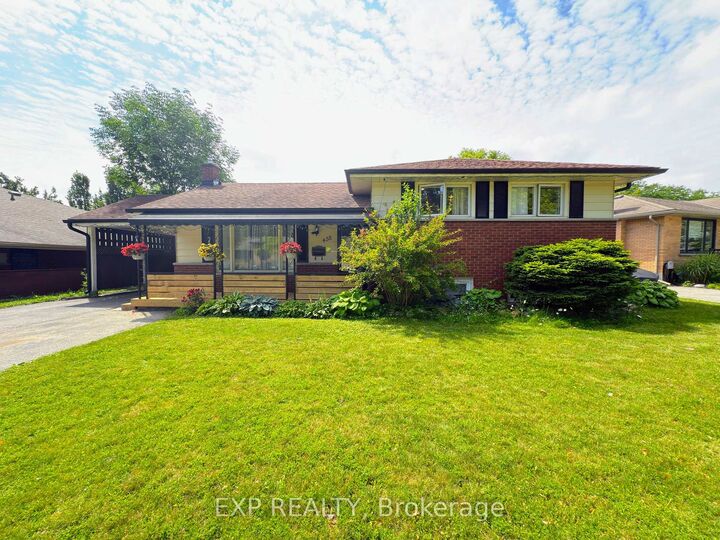 438 Magnolia Crescent — photo 1