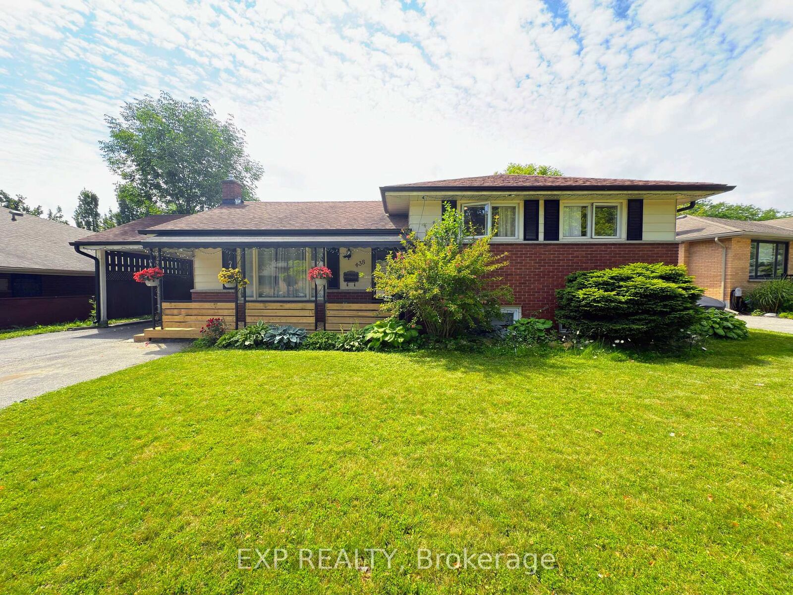 Property Photo: 438 Magnolia Crescent ON N5Y 4S9
