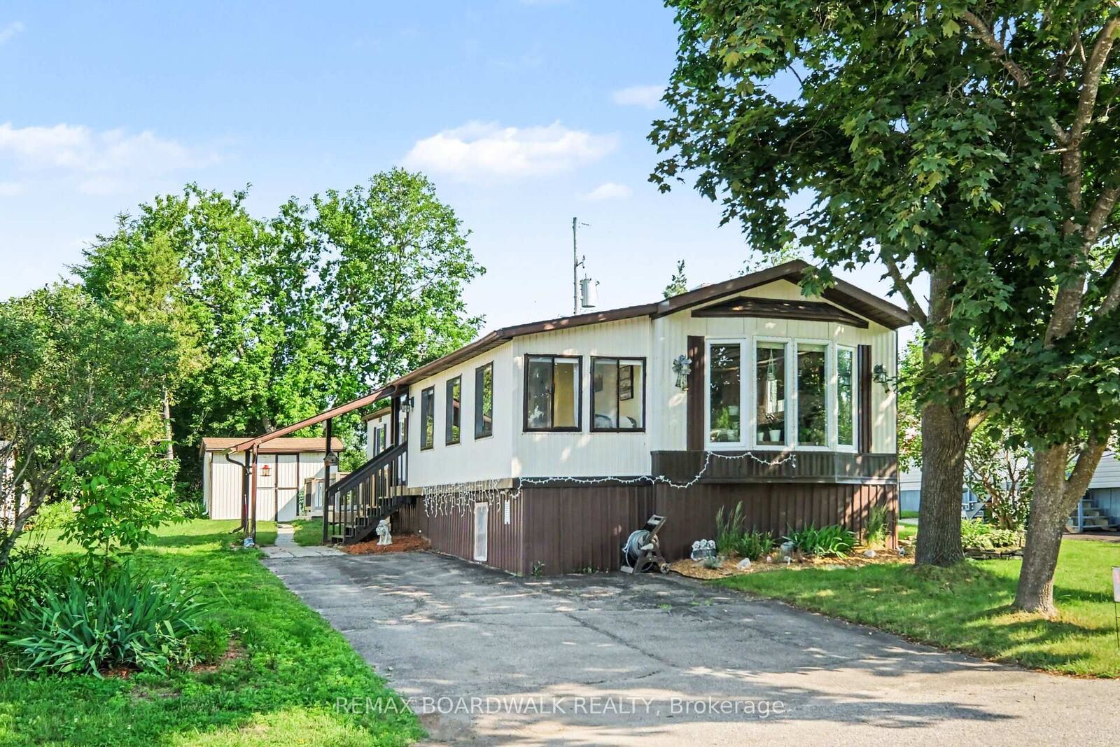 Property Photo:  622 Bluebird Hill  ON K7C 4R3 
