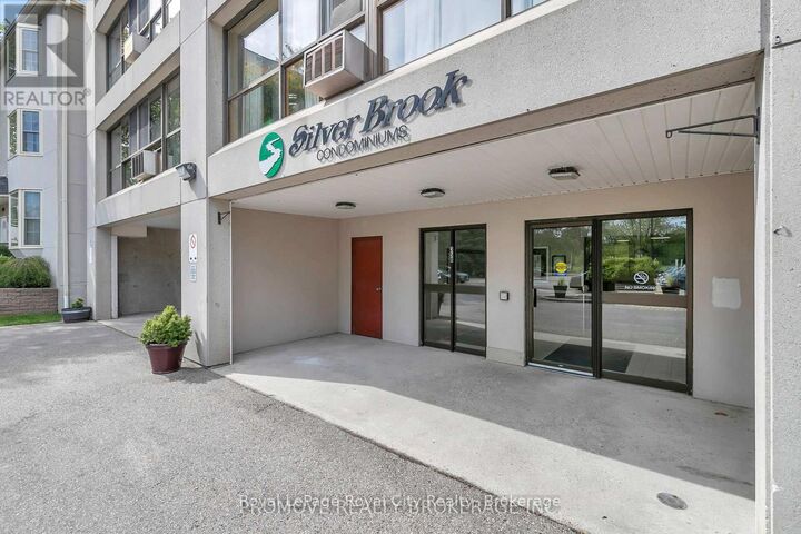 358 Waterloo Avenue 906 — photo 1