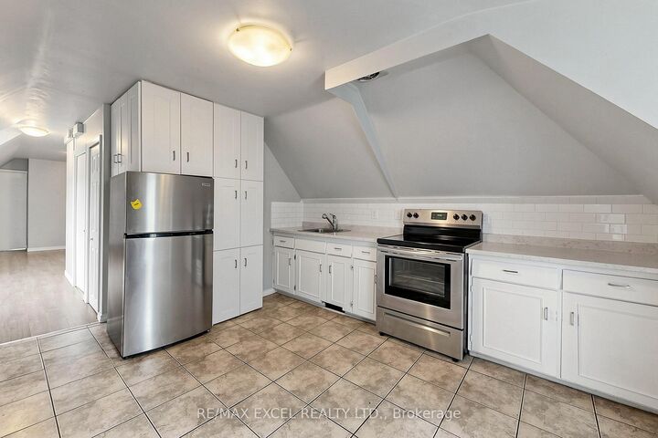 Property Photo:  259 Victoria Avenue N Third  ON L8L 5G3 