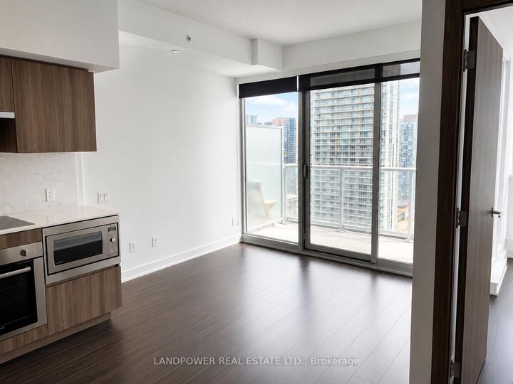 Photo de la propriété:  19 Bathurst Street 3310  ON M5V 0N2 
