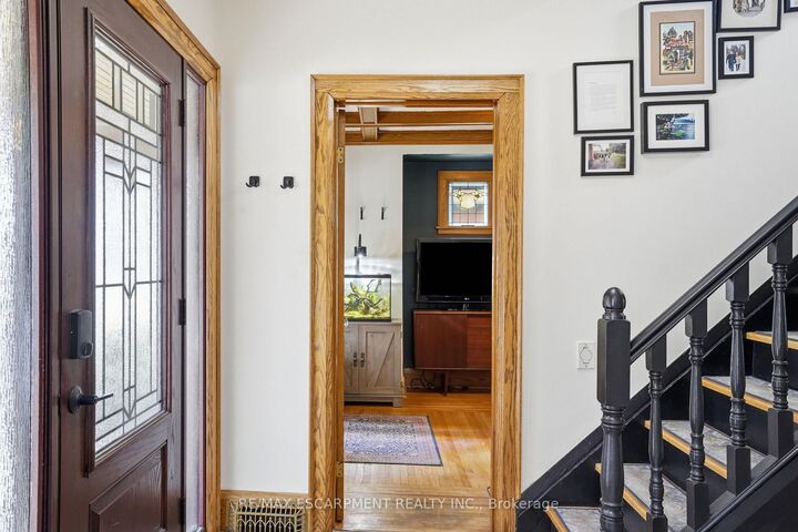 Property Photo: 17 Tuxedo Avenue S ON L8K 2R7