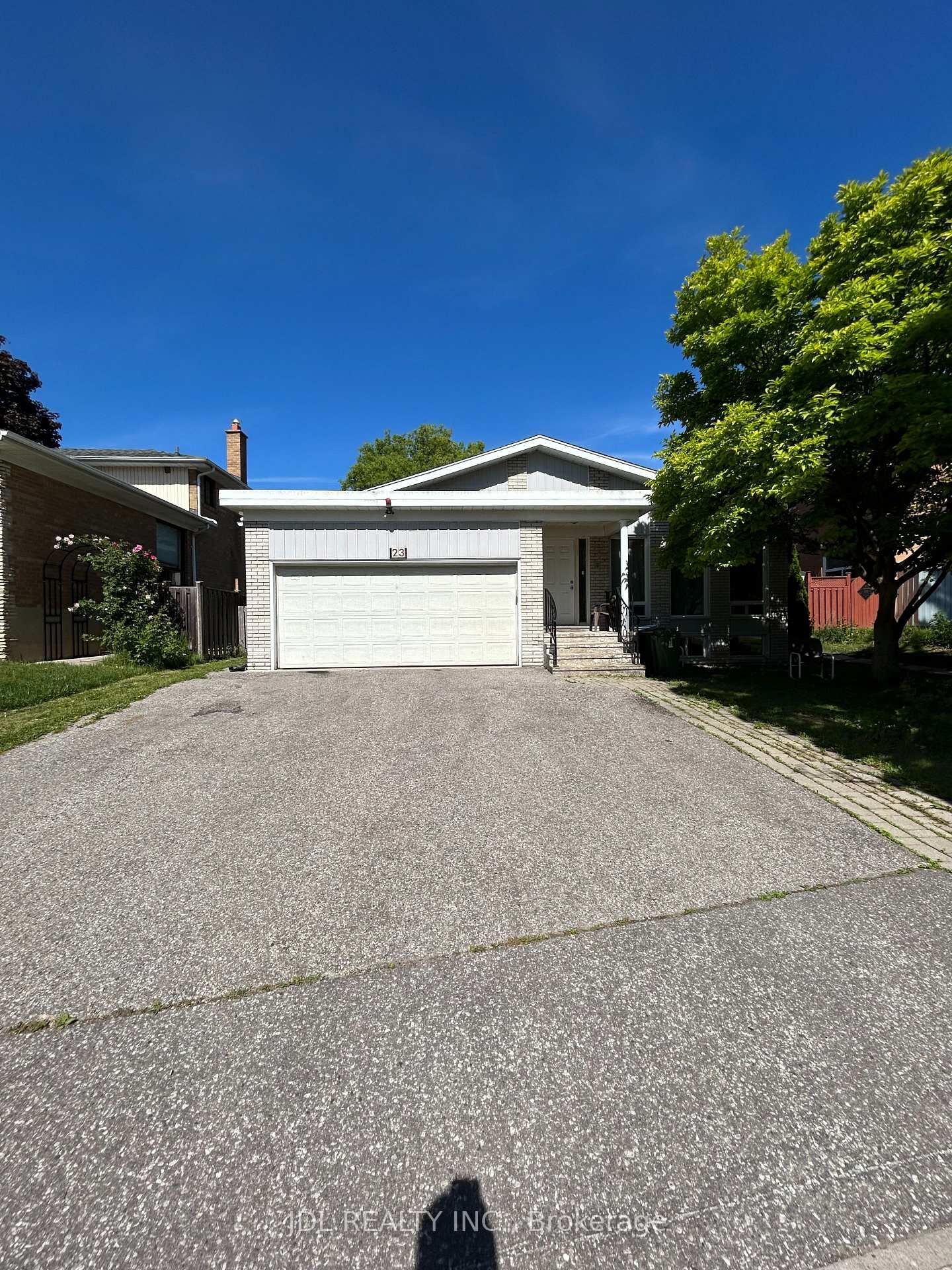 Property Photo:  23 Pineway Blvd Boulevard Bsmt  ON M2H 1A3 