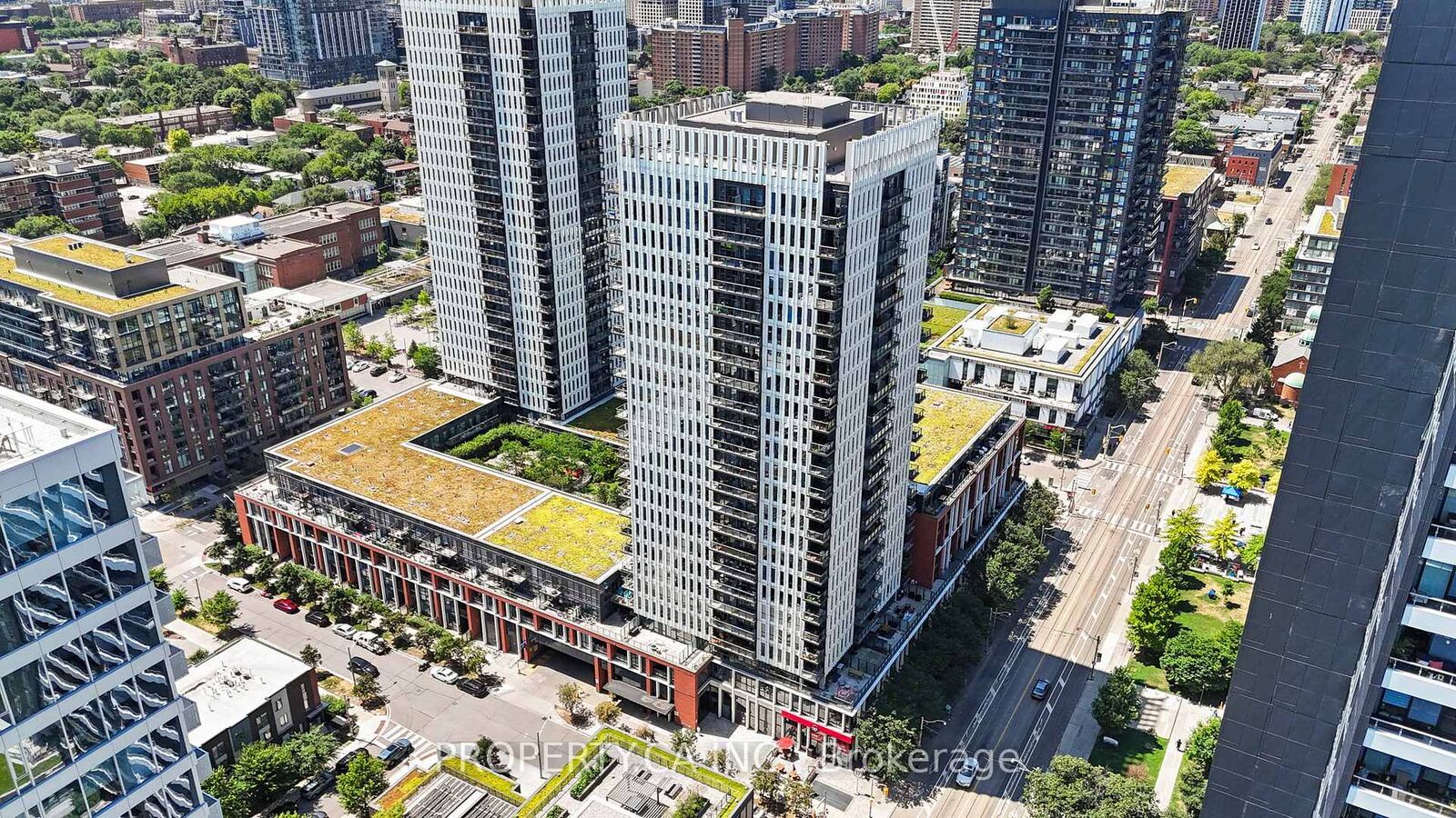 Property Photo:  170 Sumach Street 2212  ON M5A 0C3 