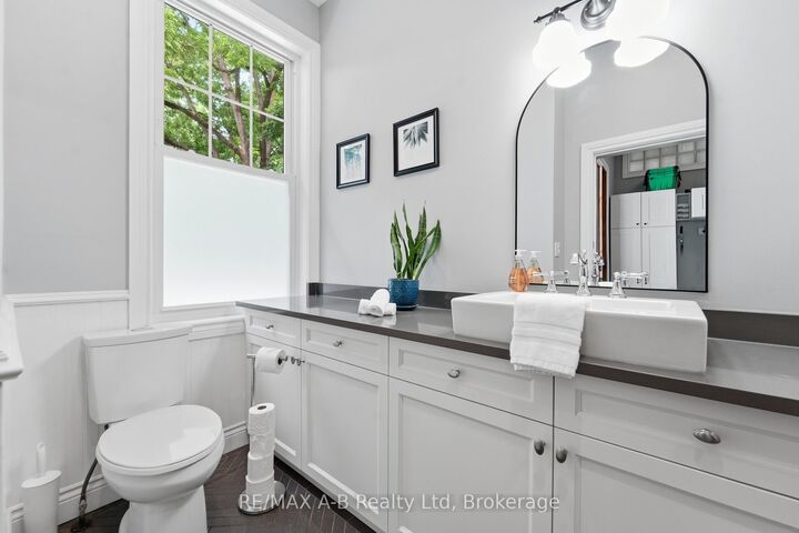 Property Photo:  84 Church Street N  ON N4X 1A3 
