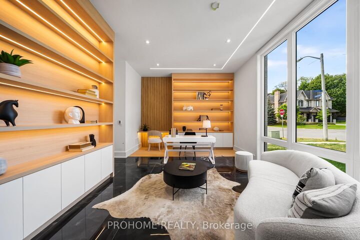 Property Photo: 15 Aldershot Crescent ON M2P 1L7