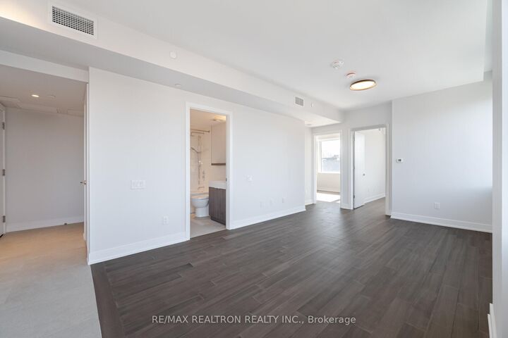 Property Photo: 664 Spadina Avenue 304 ON M5S 2H7