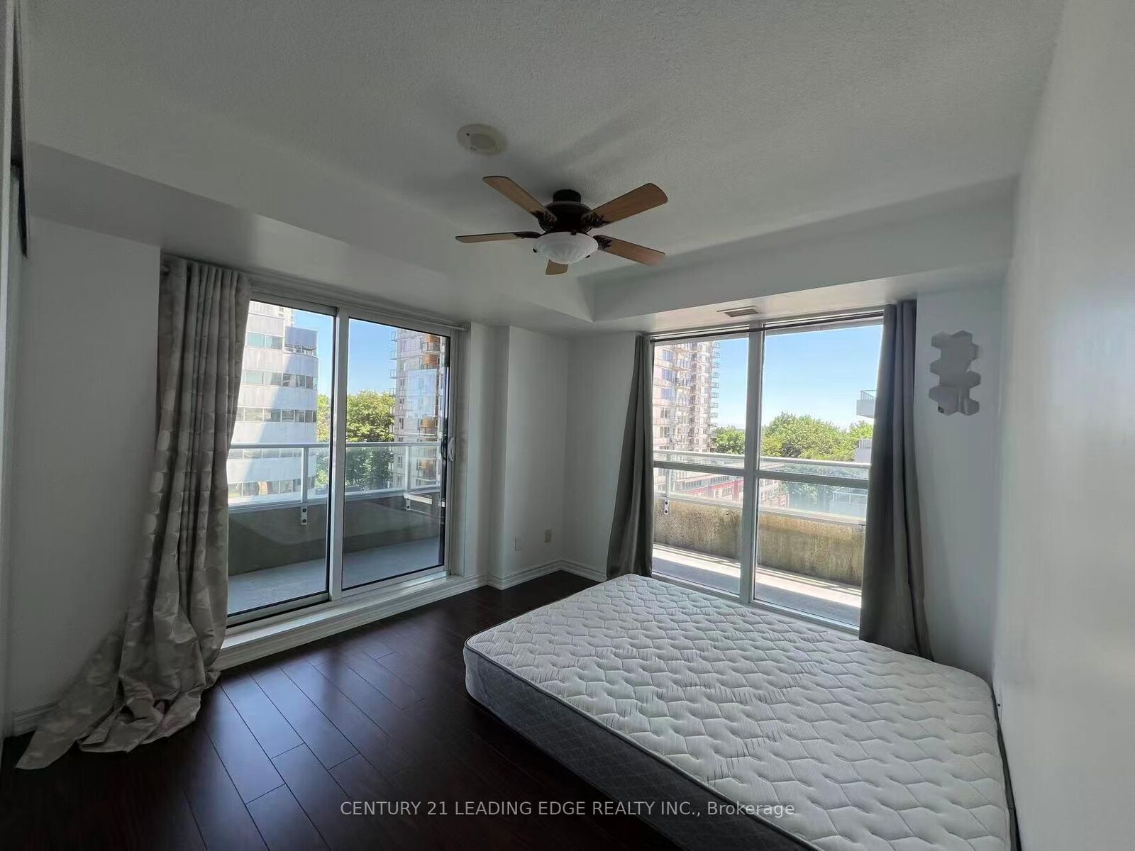 Property Photo: 70 Town Centre Court 704 ON M1P 0B2