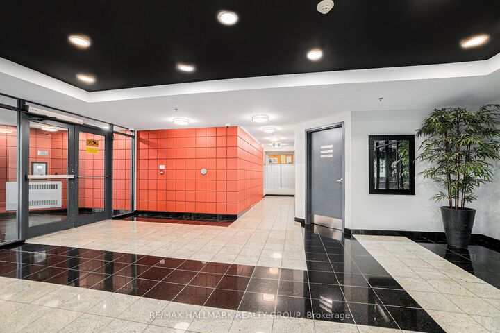 Property Photo:  445 Laurier Avenue W Ph#4  ON K1N 6R4 