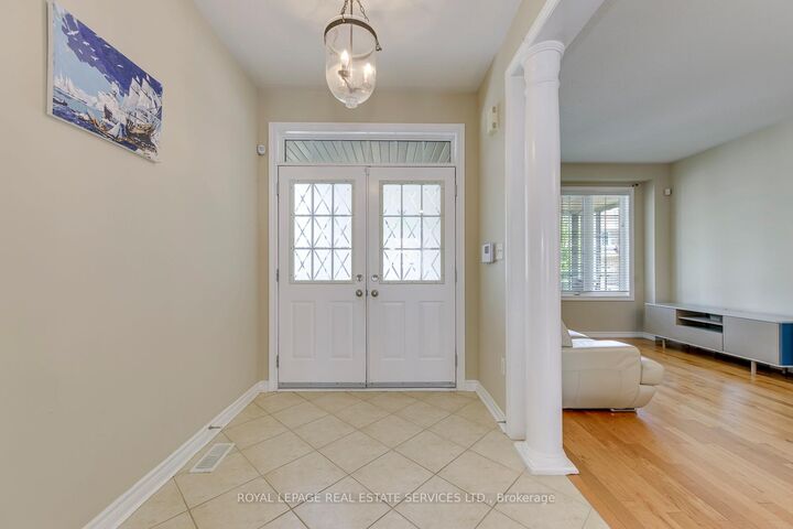 Property Photo: 9 Barnstone Drive ON L6E 2B4