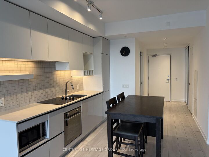 Photo de la propriété:  5 Buttermill Avenue 6001  ON L4K 0M5 