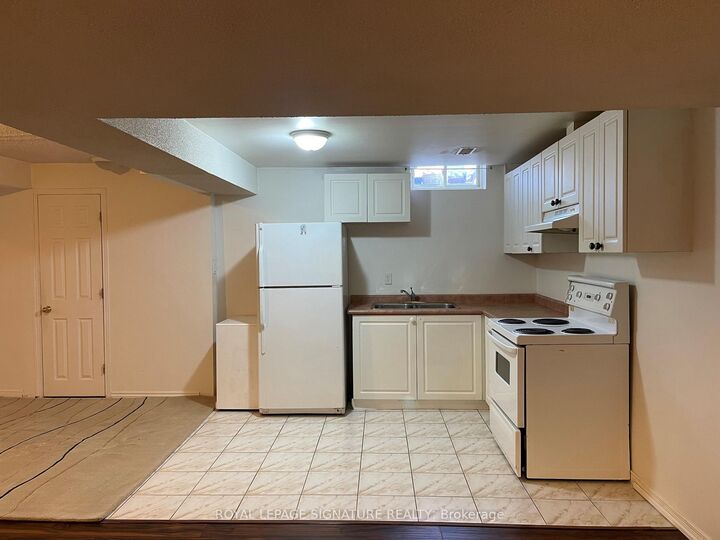 Property Photo: 803 Sombrero Way Basement ON L5W 1S8