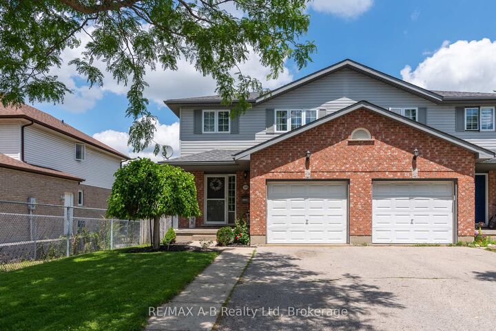 108 Walsh Crescent — photo 1