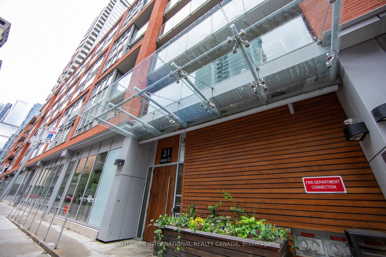 Property Photo: 21 Nelson Street Lph 26 ON M5V 1T8