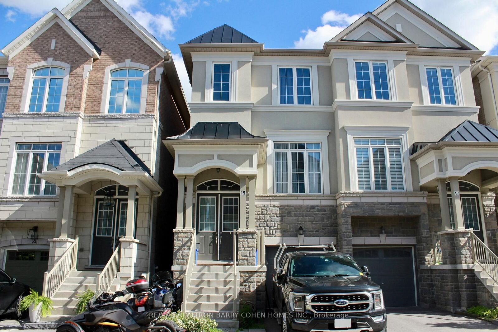 Property Photo: 19 Latchford Lane ON L4C 7V6