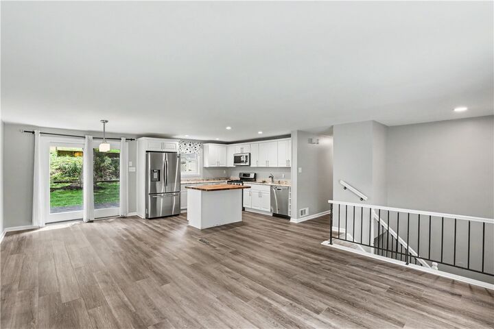Property Photo: 1914 Strawbridge Dr PA 15129