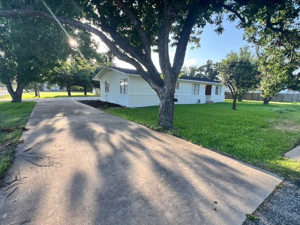 Property Photo:  213 S Fm 1660  TX 78634 