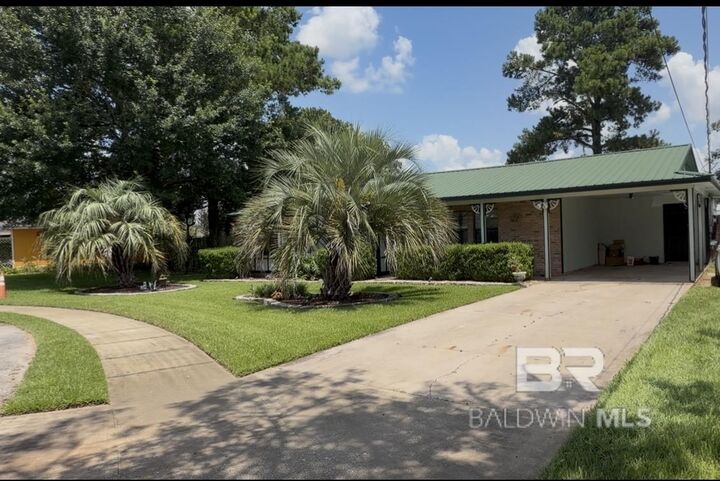 Property Photo: 512 Jeraldean Court AL 36535