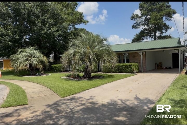 Property Photo:  512 Jeraldean Court  AL 36535 