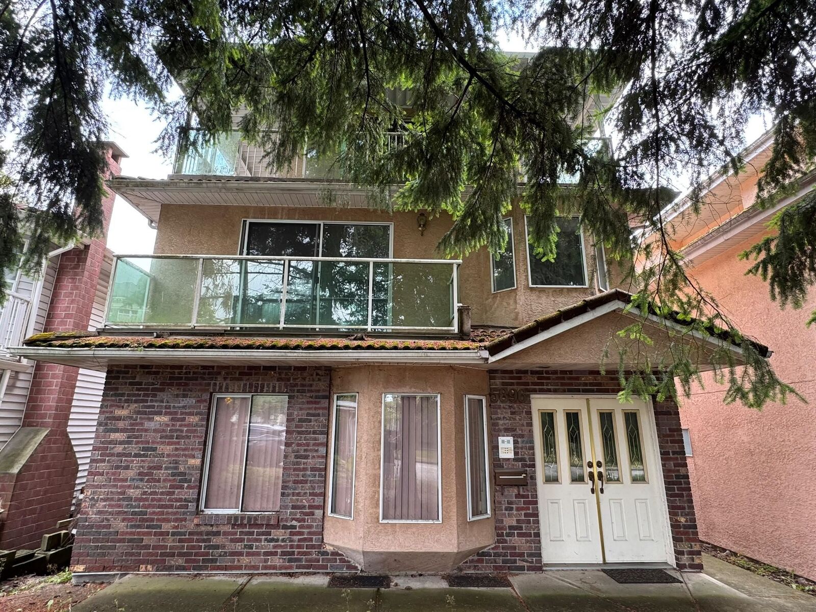Property Photo: 5896 Ontario Street BC V5W 2L9