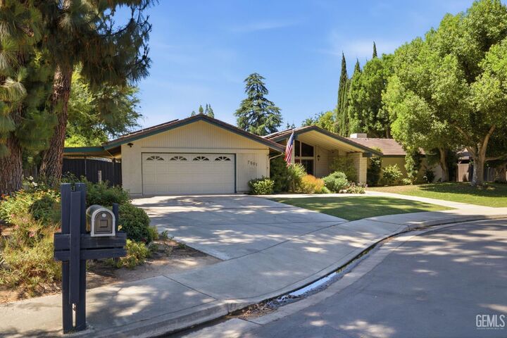 Property Photo:  7501 El Roble Court  CA 93309 
