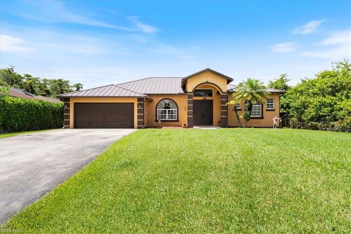 Property Photo: 4085 16th Ave NE FL 34120