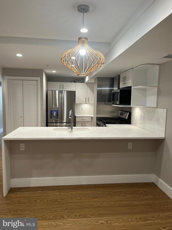 Property Photo:  815 King Street 3A  VA 22314 