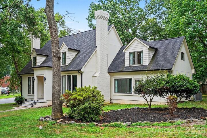 Property Photo:  821 Dare Court  NC 28054 