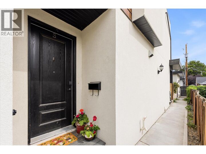 Property Photo: 795 Stockwell Avenue 3 BC V1Y 6W1