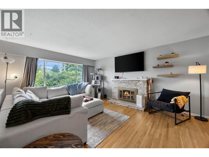 Property Photo: 740 Sherwood Drive BC V2B 4E5