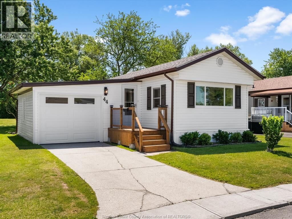 Property Photo: 44 Miriam Court ON N8M 1Z2