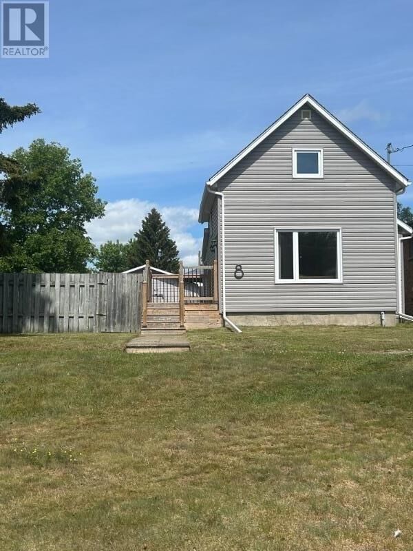 Property Photo:  8 Ruttan St  ON P7A 5C3 