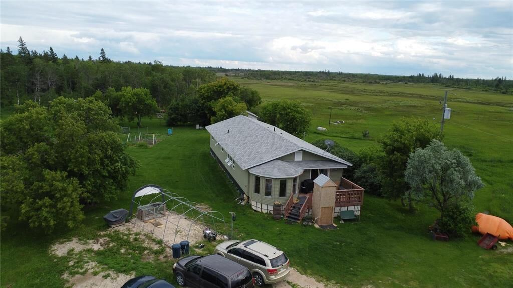 Property Photo: 8014 Road 117ne Road Northeast MB R0C 2C0