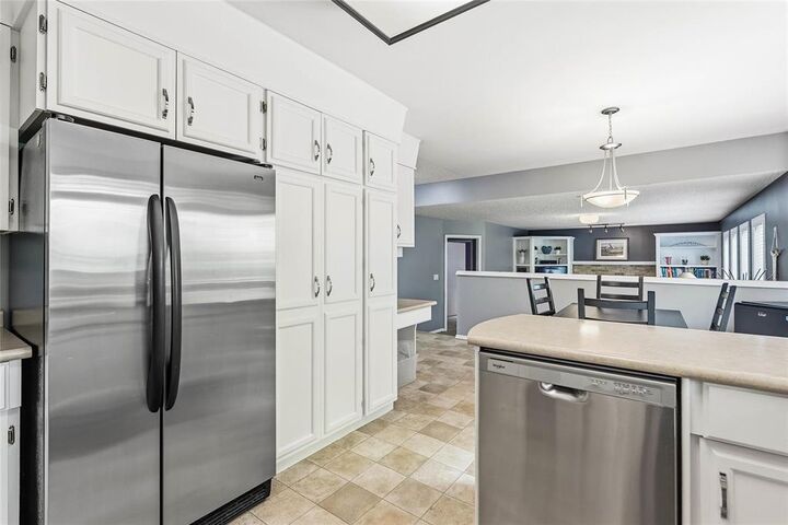 Property Photo: 98 Larch Bay Bay MB R5N 0J4