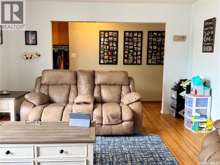 Property Photo:  160 3rd Avenue SE  SK S9H 3K4 