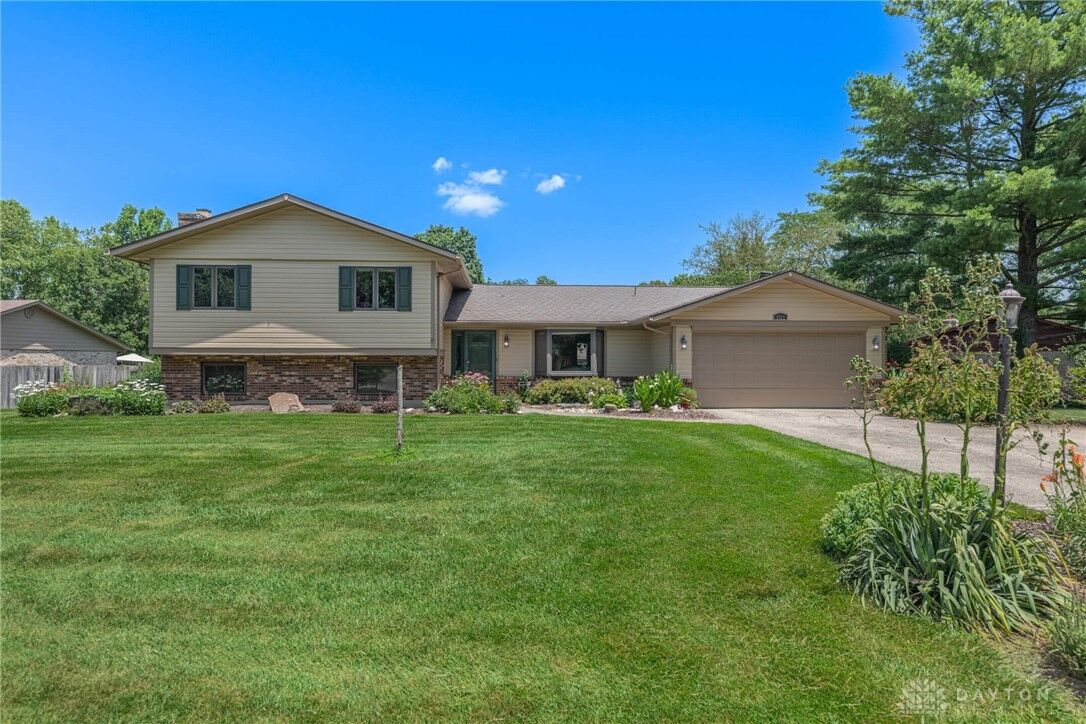 Property Photo:  8920 Olde Farm Lane  OH 45458 