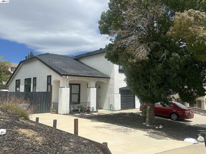 Property Photo:  3918 Hummingbird Dr  CA 94509 