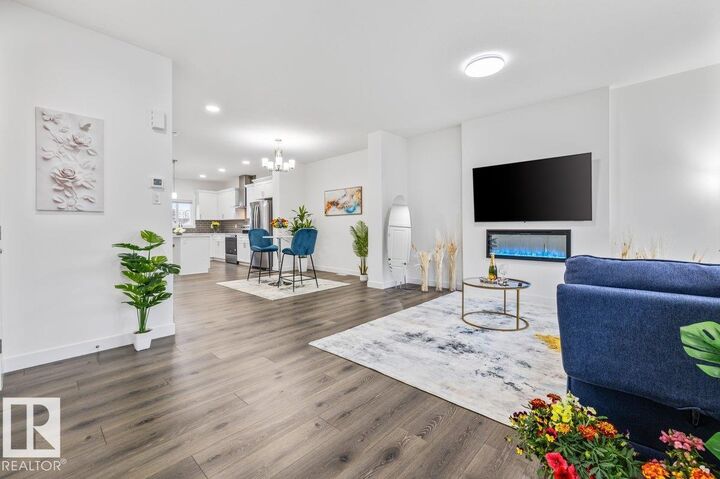 Photo de la propriété: 9307 221 Street NW AB T5T 6C9