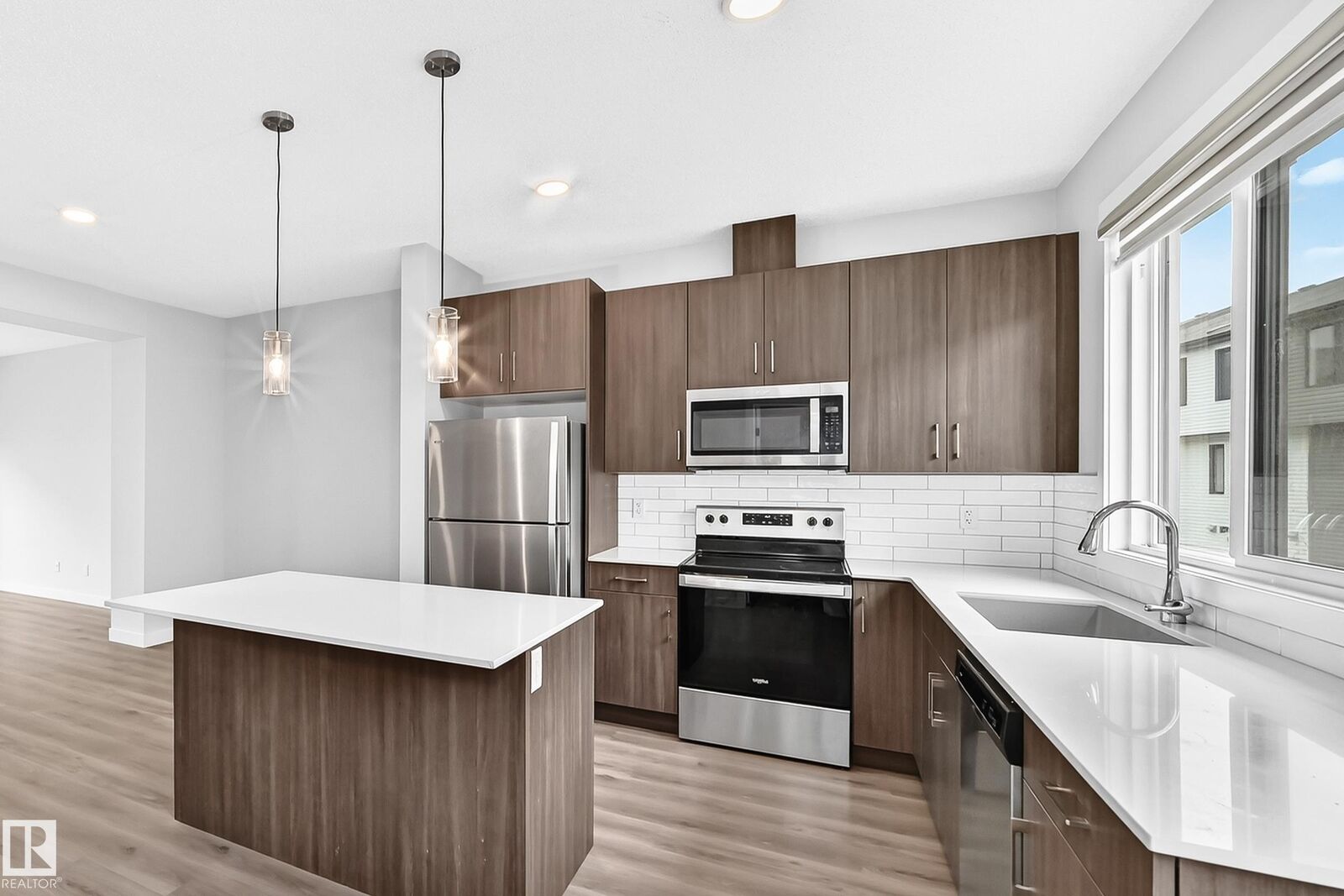 Property Photo: 11910 35 Avenue SW 82 AB T6W 4Z8