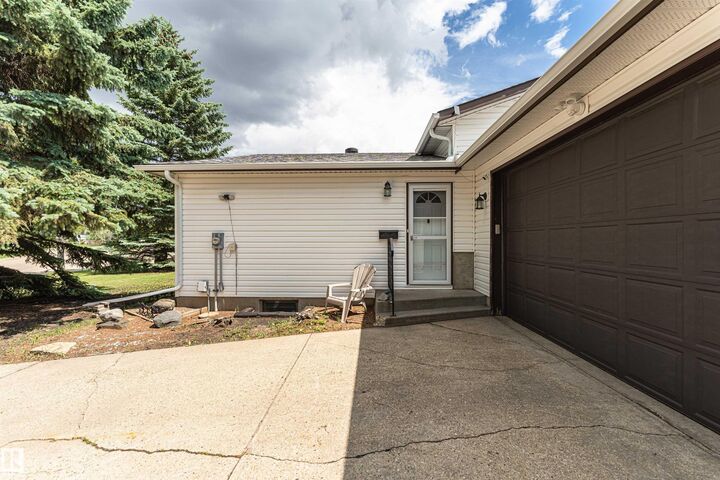 Property Photo:  505 Sunnydale Road  AB T8R 1B4 