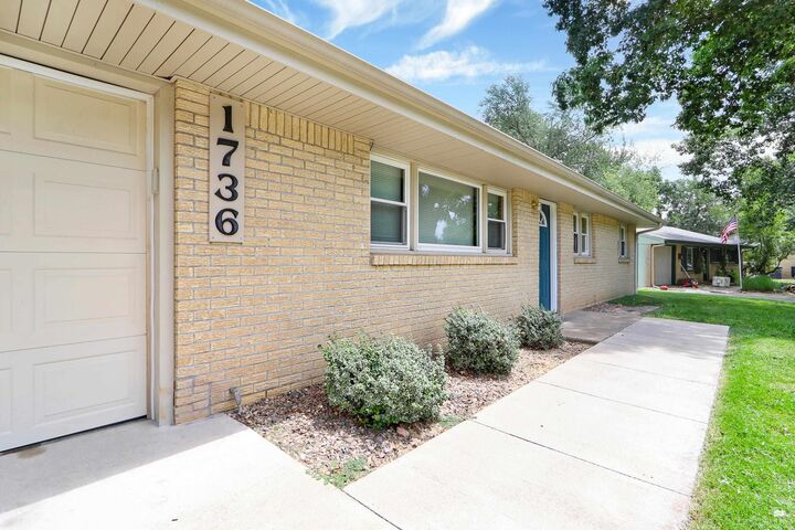 Property Photo: 1736 Winne Drive KS 66502