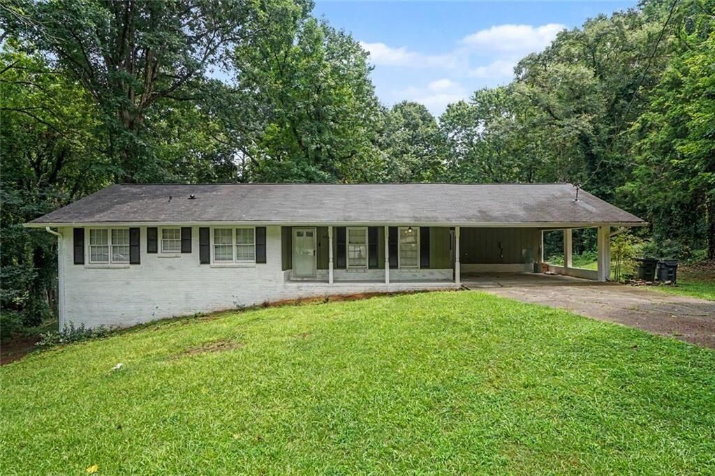 Property Photo: 2826 Manor Court GA 30078