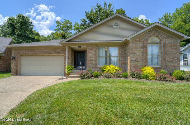 Property Photo: 715 Auburn Oaks Dr KY 40214