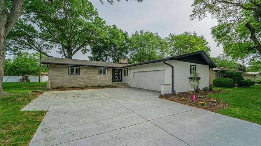 Property Photo: 1411 Kraft Drive IN 46321
