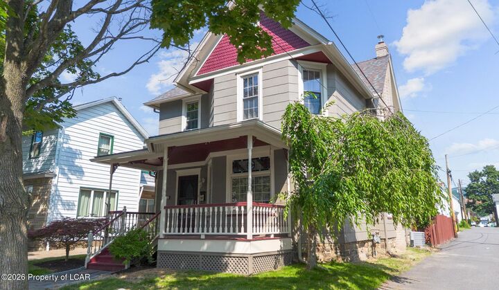 Property Photo: 212 Warren Street PA 18643
