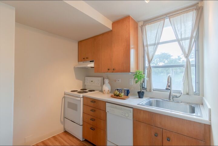 Property Photo: 84 Bayshore Towers 306 HI 96720