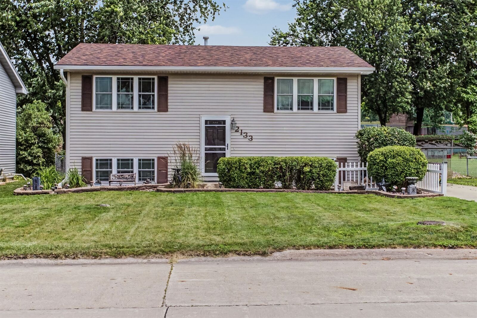 Property Photo:  2133 10th Street  IA 50201 