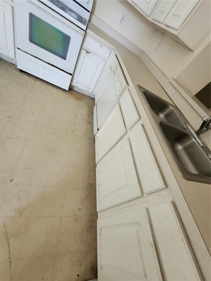 Property Photo: 2102 Rottwell Court FL 33510